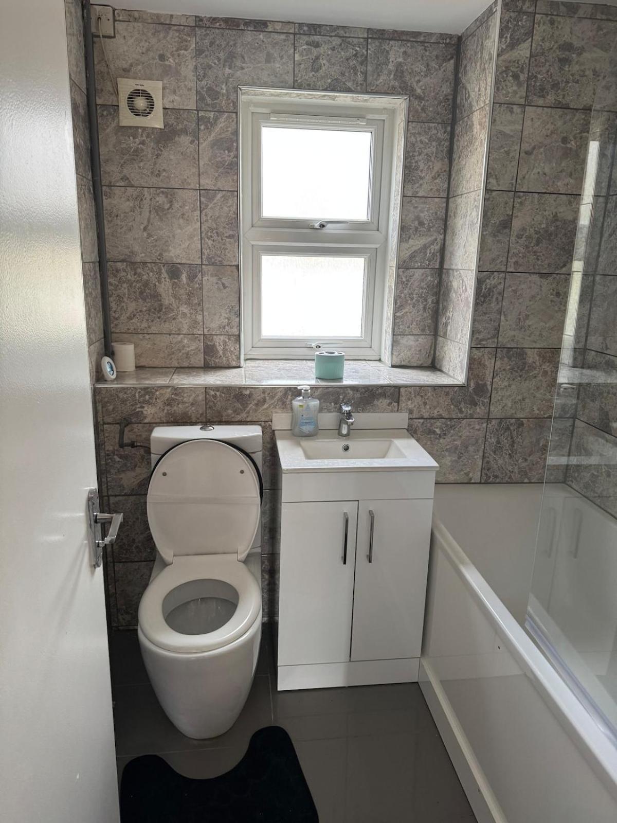 Modern 2 Bedroom Terrace Апартаменты